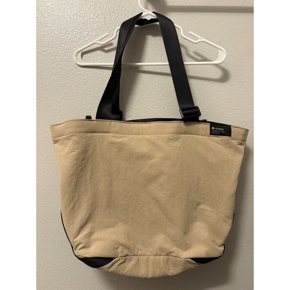 Lululemon Clean Lines Tote Bag (22L)